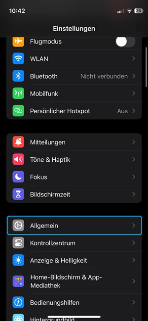 Screenshot von iPhone-Einstellungen mit blauer Markierung bei „Allgemein“