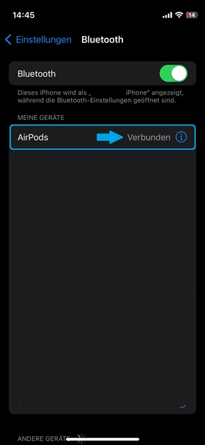 Screenshot von iPhone-Einstellungen in „Bluetooth“ mit blauer Markierung eines verbundenen Geräts und einem blauen Pfeil, der auf „Verbunden“ zeigt