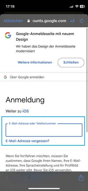 Screenshot von Google-Anmeldemenü mit blauer Markierung bei „E-Mail-Adresse oder Telefonnummer“