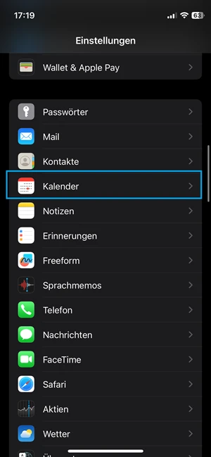 Screenshot von iPhone-Einstellungen mit blauer Markierung bei „Kalender“