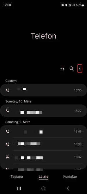 Screenshot von Telefon-App mit Markierung von „Weitere Optionen“